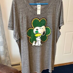 Lane Bryant Gray Short Sleeve Tee with Green and Gold Shamrock Snoopy Graphic